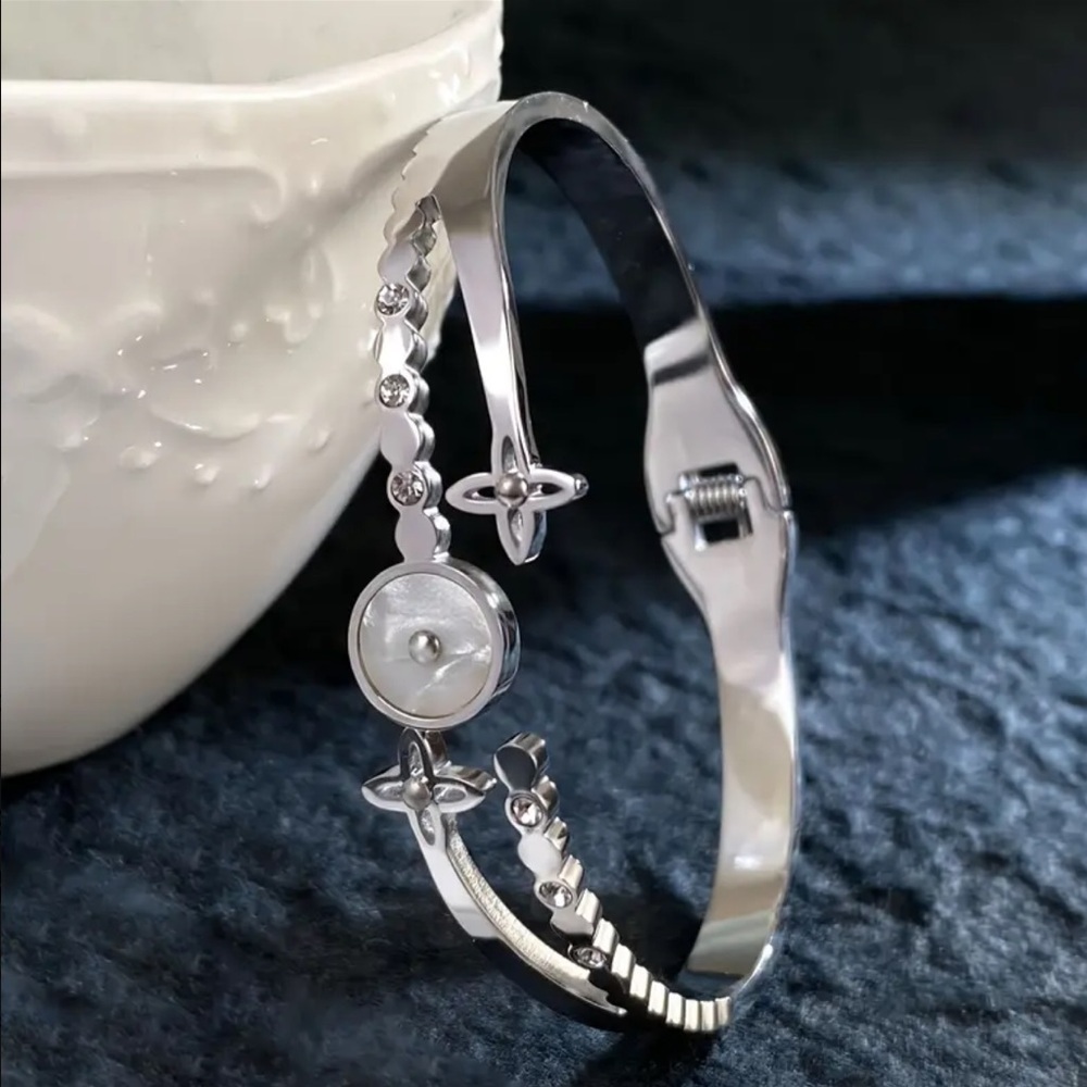 Women’s Silver Plated Stainless Steel Bangle Bracelet Zirconia Shell Minimalist